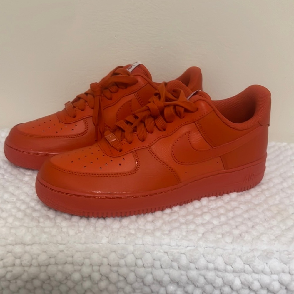 NEW WOMENS NIKE AF1 size 9.5